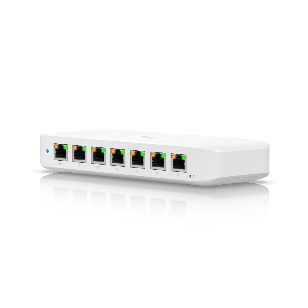 UniFi Switch 8 port GbE PoE+ Switch powered by PoE+ 210W